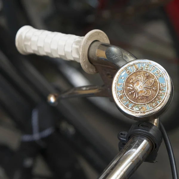 Primer Plano Campana Manillar Bicicleta Florencia Toscana Italia — Foto de Stock