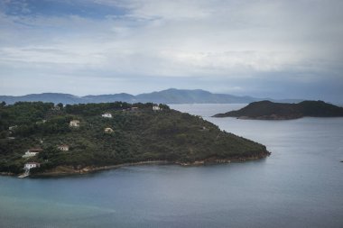 Ege Denizi, Skiathos, Yunanistan adada evlerin yüksek açılı görünüş