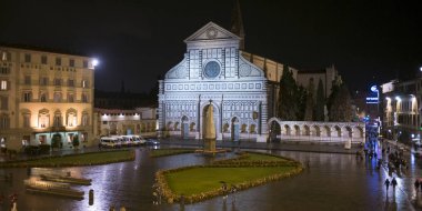 Gece görüş Basilica of Santa Maria Novella, Florence, Toskana, İtalya