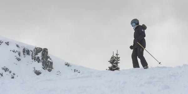 Skieur Sur Une Montagne Enneigée Whistler Colombie Britannique Canada — Photo