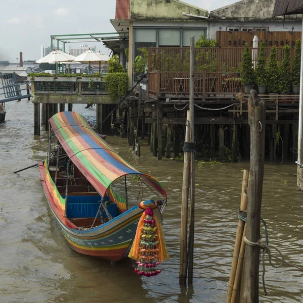 Traditionele Boot Afgemeerd Bij Dock Bangkok Thailand — Stockfoto
