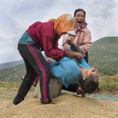 Aile eğleniyor, Punakha, Bhutan
