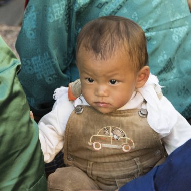 Yakın çekim küçük bir çocuk,: Paro, Bhutan