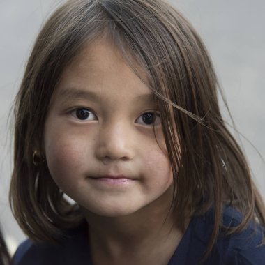 Küçük bir kız: Paro, Bhutan portresi