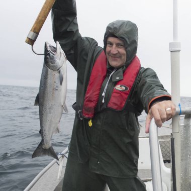 Skeena-Kraliçe Charlotte bölge bölge, HIPPA Adası, Haida Gwaii, Graham Adası, British Columbia, Kanada somon balık tutan adam