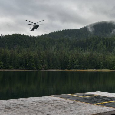 Sikorsky helikopter bir, inişe Skeena-Kraliçe Charlotte bölge bölge, Haida Gwaii, Graham Adası, British Columbia, Kanada