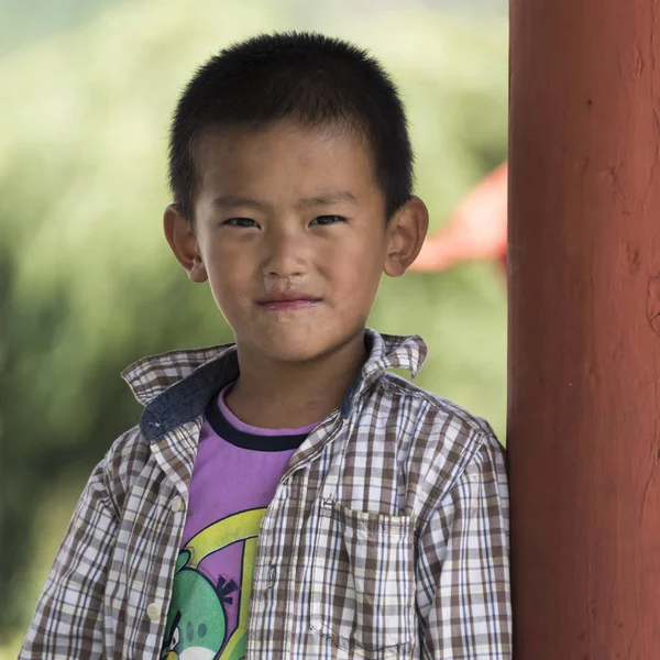 Portrét Chlapce Památník Chorten Thimphu Bhútán — Stock fotografie