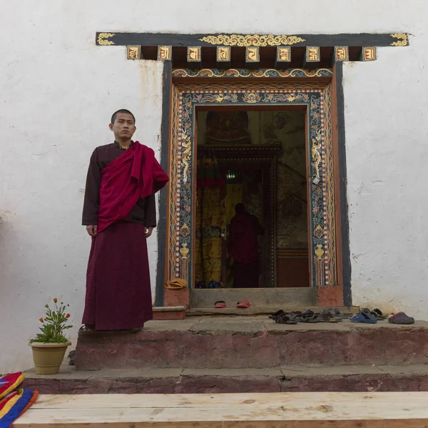 Buddhist Monk Standing Doorway Sangchen Choekhor Buddhist Institute Paro Bhutan — Stock Photo, Image