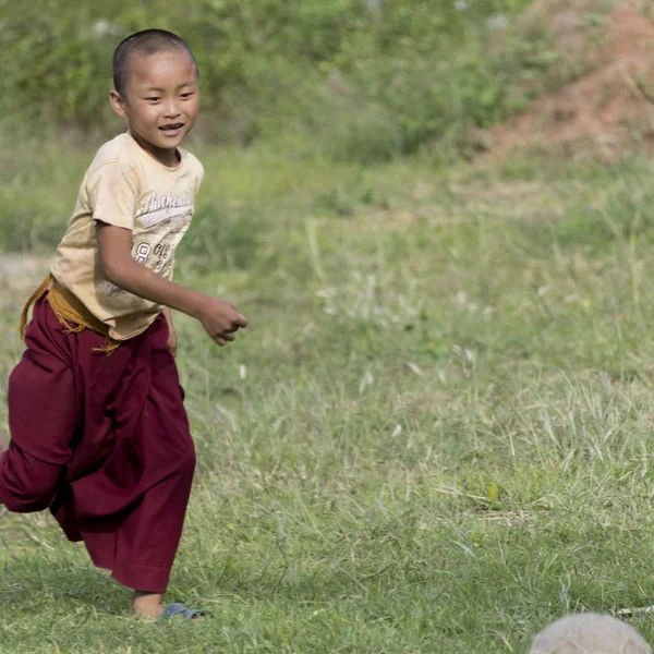 Pequeño Monje Budista Corriendo Chimi Lhakhang Punakha Bután —  Fotos de Stock