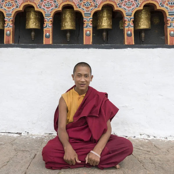 Buddhistischer Mönch Sitzt Chimi Lhakhang Punakha Bhutan — Stockfoto