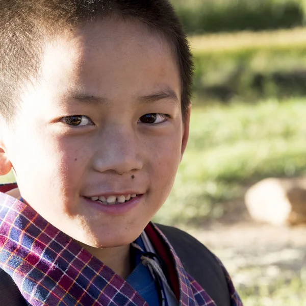 ブータン 幸せな少年の肖像画 — ストック写真