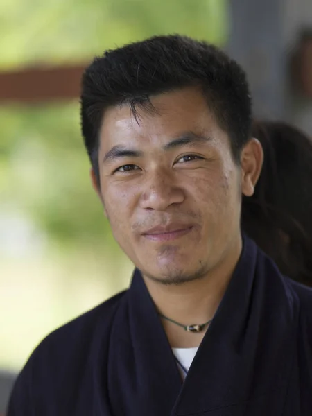 Retrato Hombre Sonriendo Paro Bután — Foto de Stock