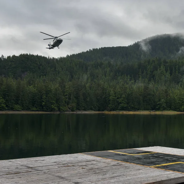 Śmigłowiec Sikorsky Podchodził Lądowania Skeena Queen Charlotte Regional District Haida — Zdjęcie stockowe