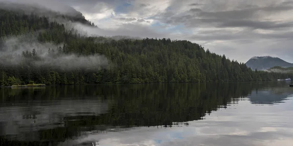 Reflektion Landskapet Vatten Skeena Queen Charlotte Regional District Haida Gwaii — Stockfoto
