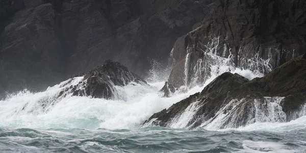 Κύματα Που Σκάνε Στην Ακτή Skeena Queen Charlotte Περιφερειακής Περιοχής — Φωτογραφία Αρχείου