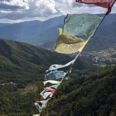 Close-Up dua bayrakları Taktsang Manastırı, Paro, Paro District, vadi: Paro, Bhutan