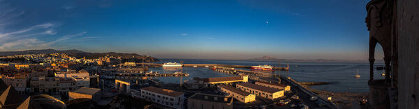 Испанский город Тарифа находится на Гибралтарском проливе
