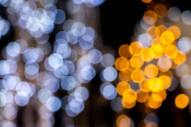 Aydınlatılmış lambalardan bir grup sarı ve mavi daireler ile soyut ve güzel bulanık arkaplan dekorasyon için kullanılabilir