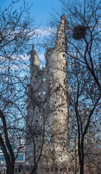 Niedokończona wieża telewizyjna w Jekaterynburgu w Rosji została zdetonowana. — Zdjęcie stockowe
