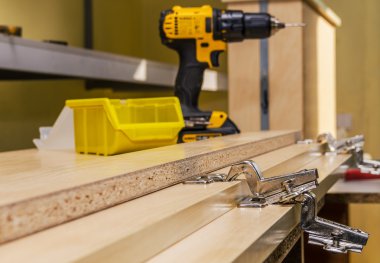 Kapılar için donanım krom metal kümesi