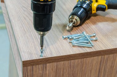 mobilya elektrikli araçların montajı