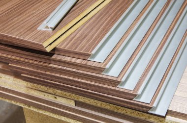 Yönetim Kurulu Sunta parçalar kesip