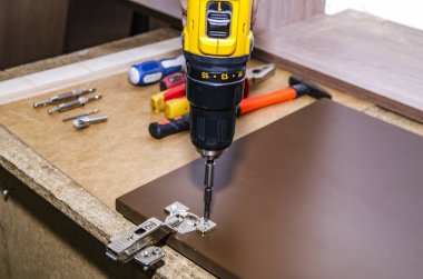 Kapılar için donanım krom metal kümesi