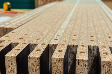 tahta yonga mobilya üretimi için parçalar kesti