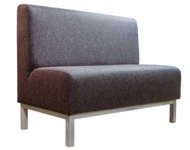 Beyaz arka planda tekstil döşemesi olan koyu kahverengi kanepe.