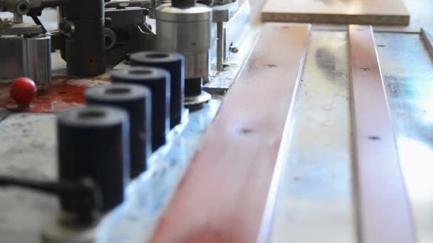 Máquina Carpintería Para Pegar Bordes Los Extremos Los Componentes Muebles — Vídeo de stock