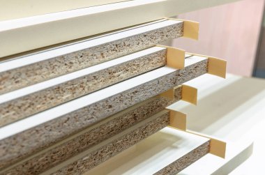 tahta yonga mobilya üretimi için parçalar kesti