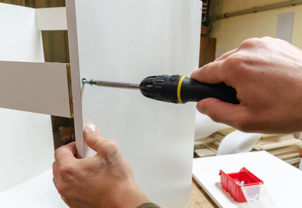 Монтаж твёрдой мебели, ящиков для ящиков
