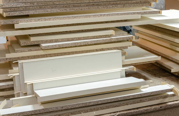 Kartonnen spaanplaat gesneden onderdelen voor meubelproductie — Stockfoto
