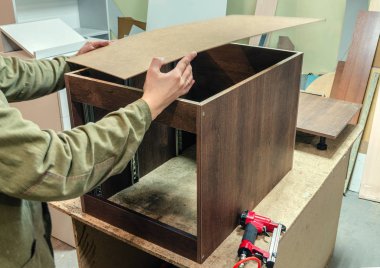 Zımba, bir pnömatik zımba için, bir marangoz atölyesinde