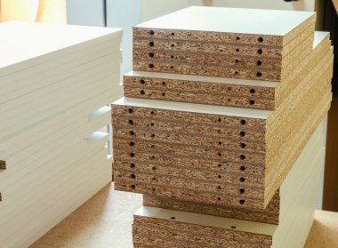 tahta yonga mobilya üretimi için parçalar kesti