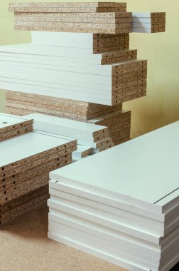 tahta yonga mobilya üretimi için parçalar kesti