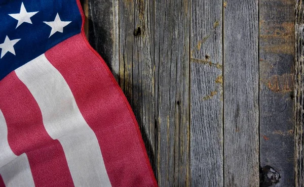 Bandera americana sobre madera rústica — Foto de Stock