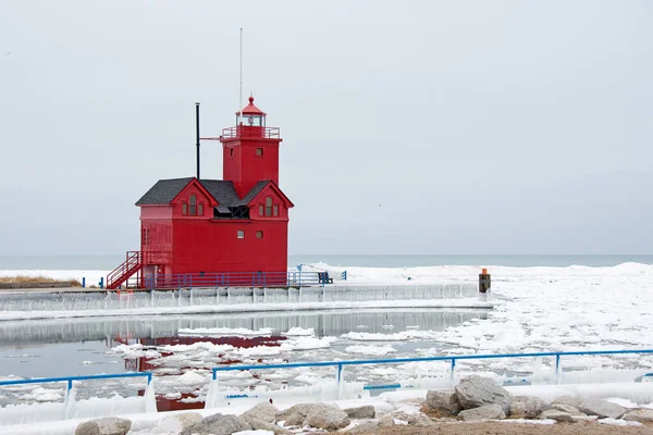 Red Michigan lighthouse in winter — Stock Photo, Image