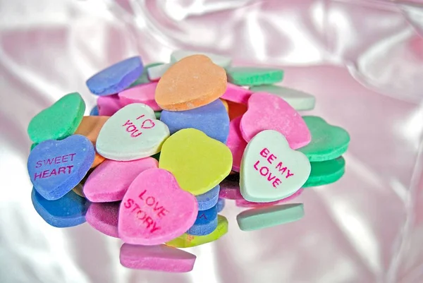 Valentine heart candy on mirror — Stock Photo, Image