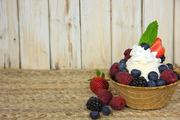 Berry sundae in waffle bowl — Stock Photo, Image