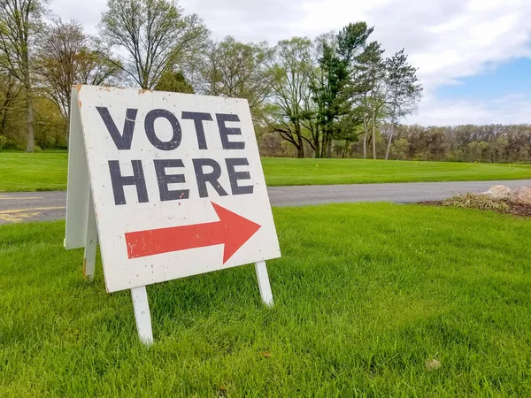 Signe de vote avec flèche rouge — Photo