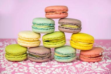 Şeker yığında Fransız acıbadem kurabiyesi