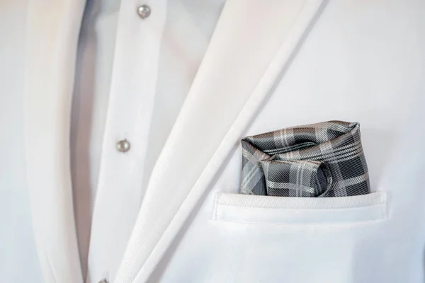 Grijs plaid zakdoek in tux zak — Stockfoto