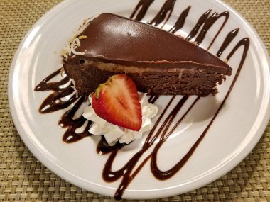 Çilek ile Çikolatalı cheesecake 