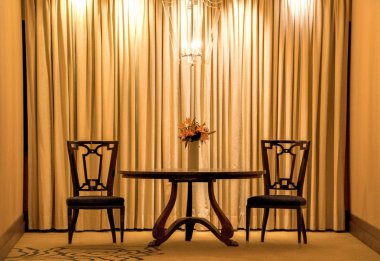 masa ve sandalyeler altın odası