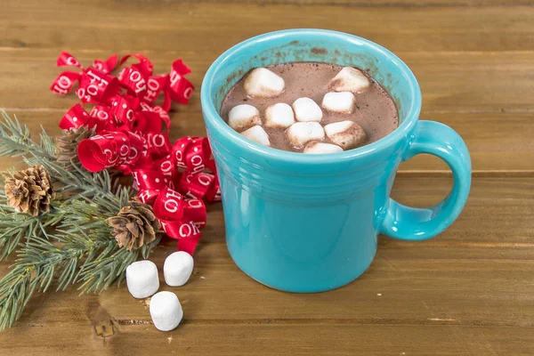 Boisson Chocolat Chaud Guimauves Tasse Turquoise Avec Ruban Noël Rouge — Photo