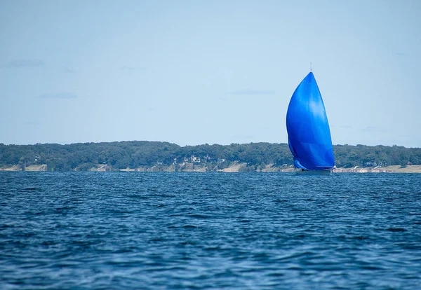 Velero Con Spinnaker Azul Lago Michigan —  Fotos de Stock