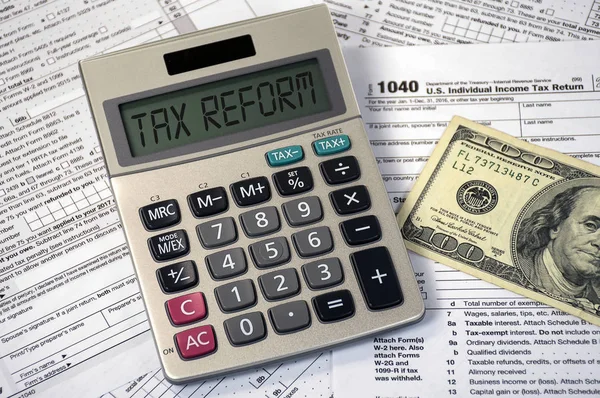 Φορολογική Μεταρρύθμιση Κείμενο Στην Οθόνη Της Αριθμομηχανής Εκατό Δολαρίων Νομοσχέδιο — Φωτογραφία Αρχείου