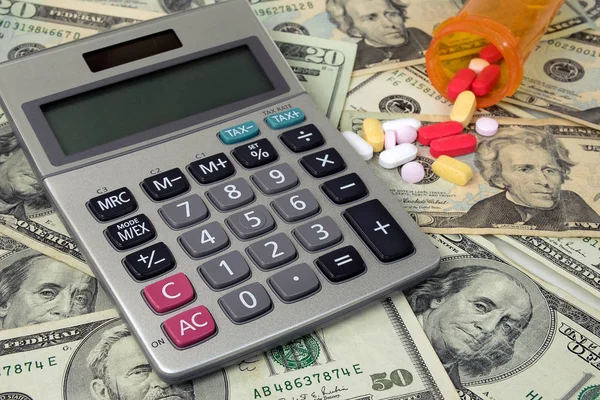 Calculadora Prata Dinheiro Papel Americano Com Pílulas Garrafa Prescrição Laranja — Fotografia de Stock