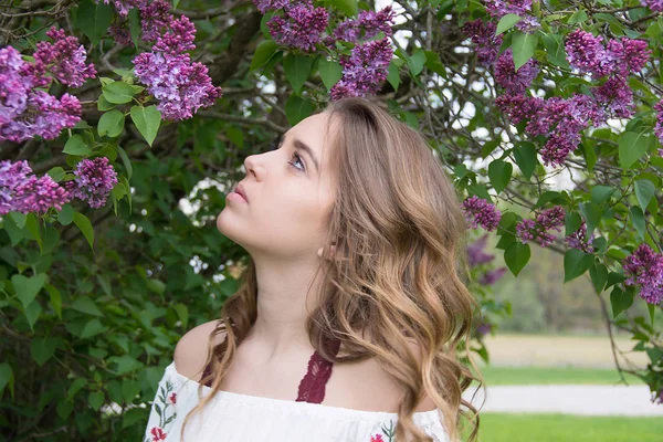 Caucasian Teenage Girl Blooming Lilac Tree — Stock Photo, Image